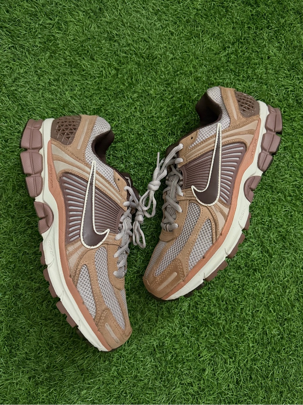 Men’s Nike Vomero 5 Brown and Beige Sneaker Size 10.5
